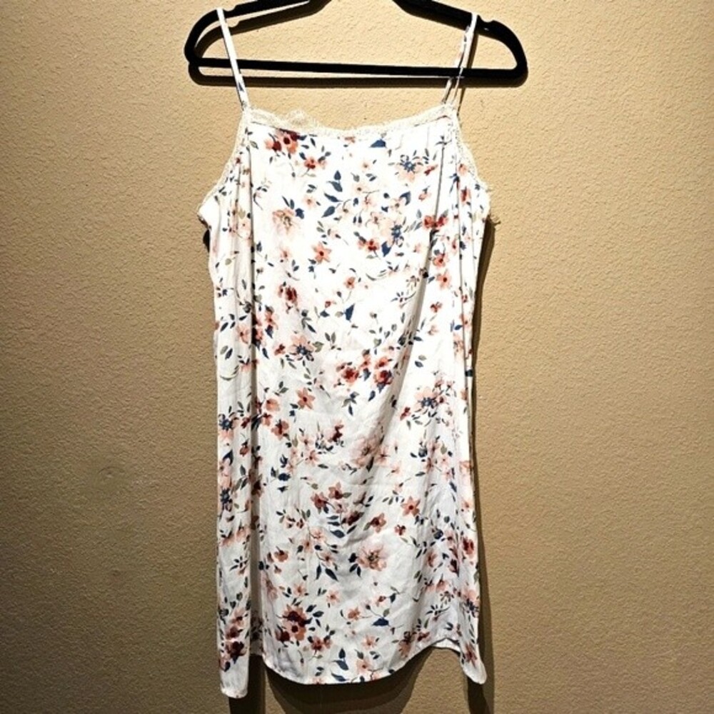 Hollister Floral Shift Dress with Lace Detail Size M